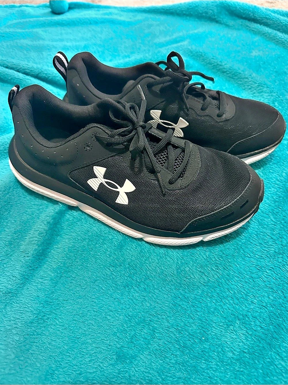 Under Armour Charged Assert 9 
Women’s  Black & White US 11 wide Athletic Shoes